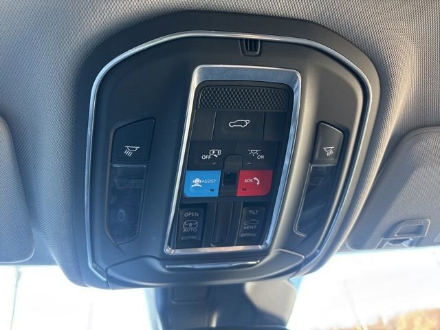 2023 Jeep Grand Cherokee Laredo 4x4