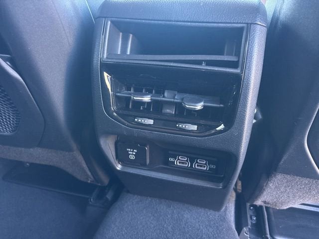 2023 Jeep Grand Cherokee Laredo 4x4