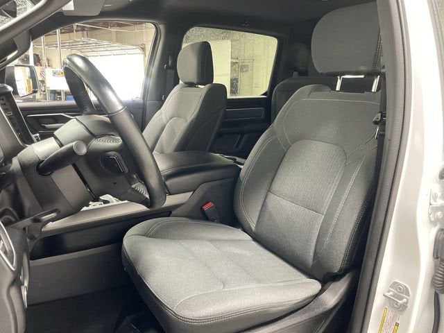 2022 RAM 1500 Big Horn Crew Cab 4x4 5'7" Box
