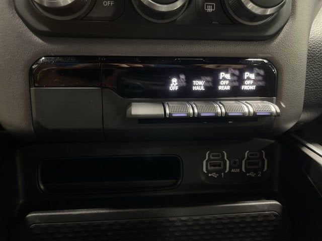 2022 RAM 1500 Big Horn Crew Cab 4x4 5'7" Box