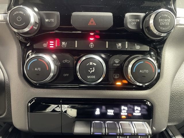 2022 RAM 1500 Laramie Crew Cab 4x4 5'7" Box