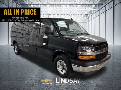 2025 Chevrolet Express Passenger 1LT