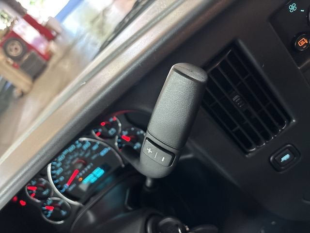 2025 Chevrolet Express Passenger 1LT
