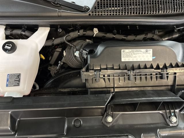 2025 Chevrolet Express Passenger 1LT