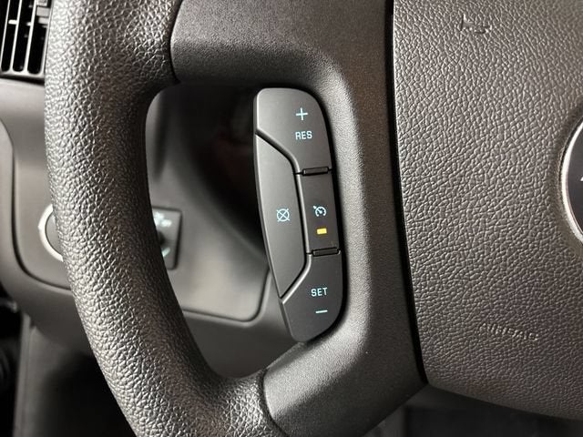 2025 Chevrolet Express Passenger 1LT