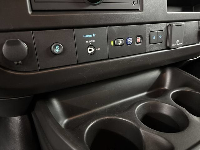 2025 Chevrolet Express Passenger 1LT