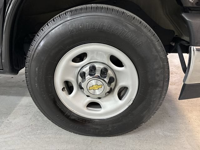 2025 Chevrolet Express Passenger 1LT