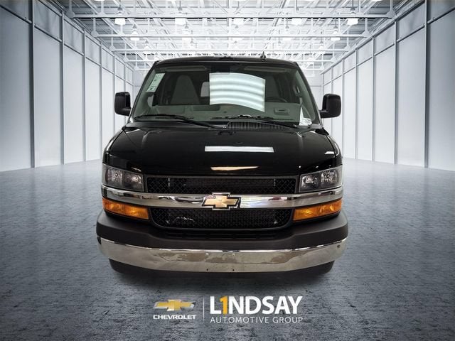2025 Chevrolet Express Passenger 1LT