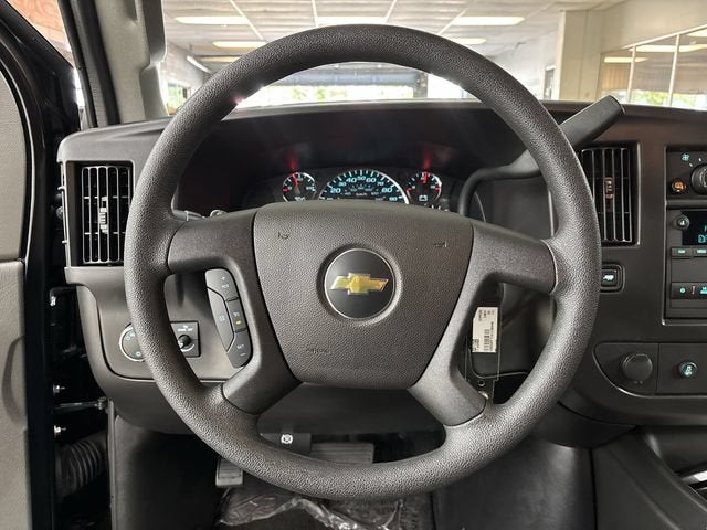 2025 Chevrolet Express Passenger 1LT