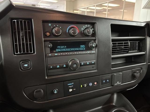 2025 Chevrolet Express Passenger 1LT