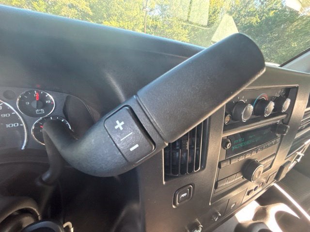 2025 Chevrolet Express Passenger 1LT