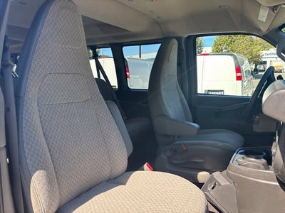 2025 Chevrolet Express Passenger 1LT