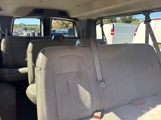 2025 Chevrolet Express Passenger 1LT