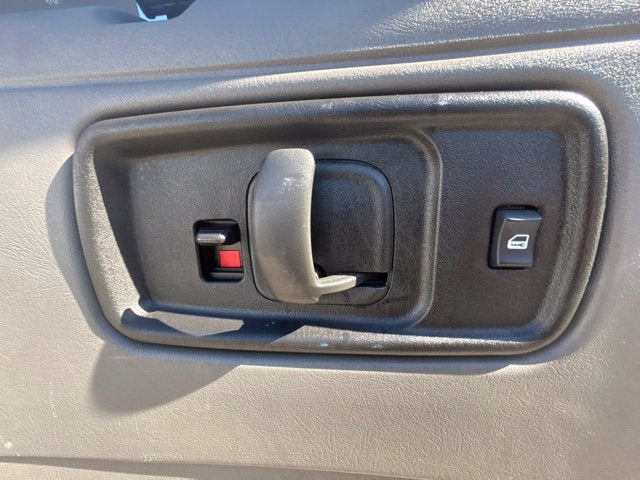 2025 Chevrolet Express Passenger 1LT
