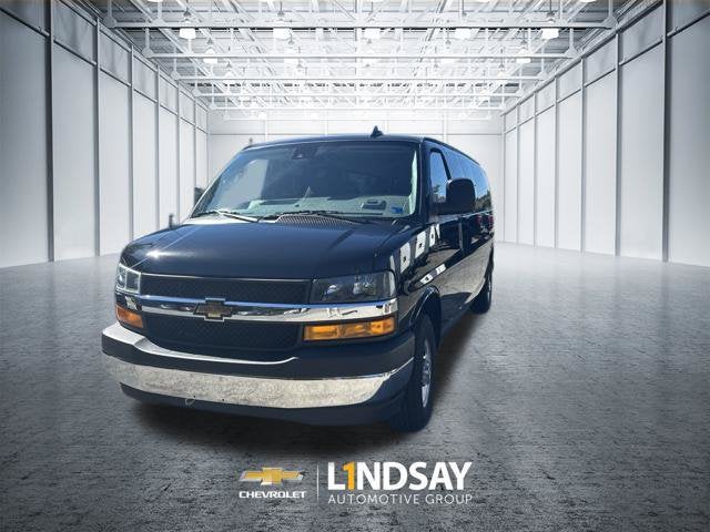 2025 Chevrolet Express Passenger 1LT