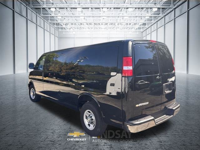 2025 Chevrolet Express Passenger 1LT