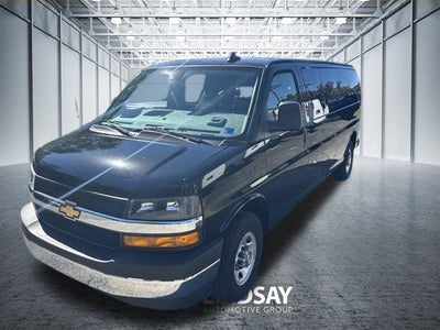 2025 Chevrolet Express Passenger 1LT