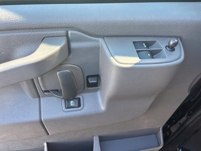 2025 Chevrolet Express Passenger 1LT