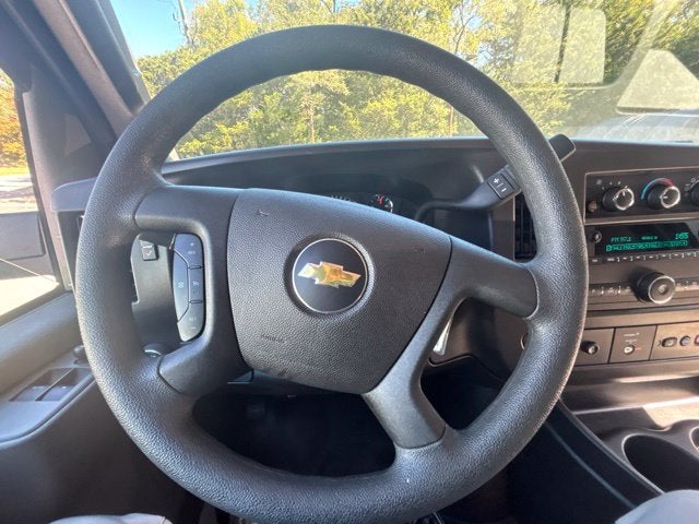2025 Chevrolet Express Passenger 1LT