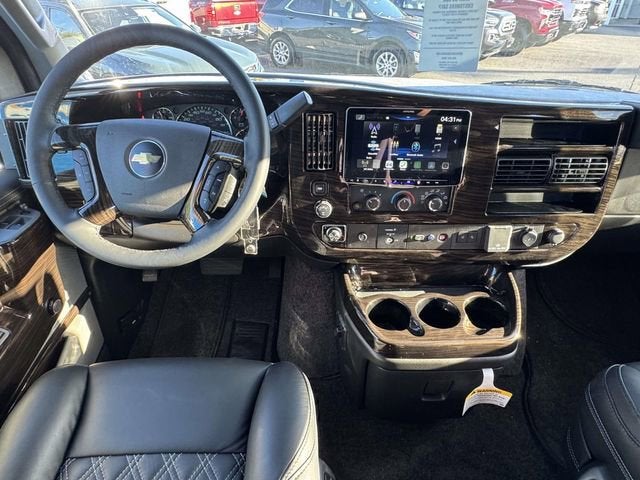 2025 Chevrolet Express Cargo WT