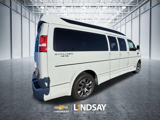 2025 Chevrolet Express Cargo WT