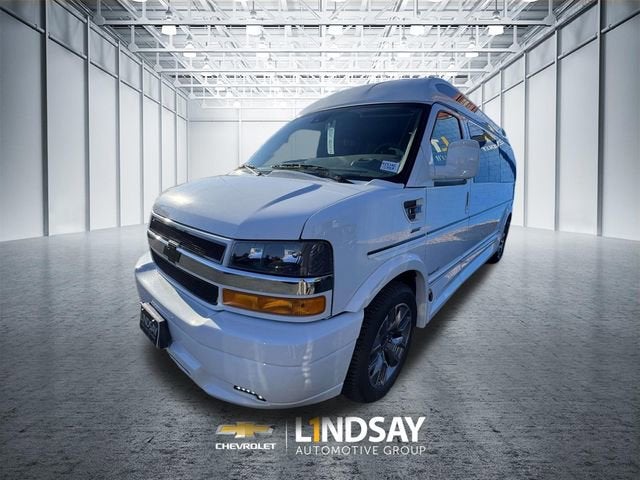 2025 Chevrolet Express Cargo WT
