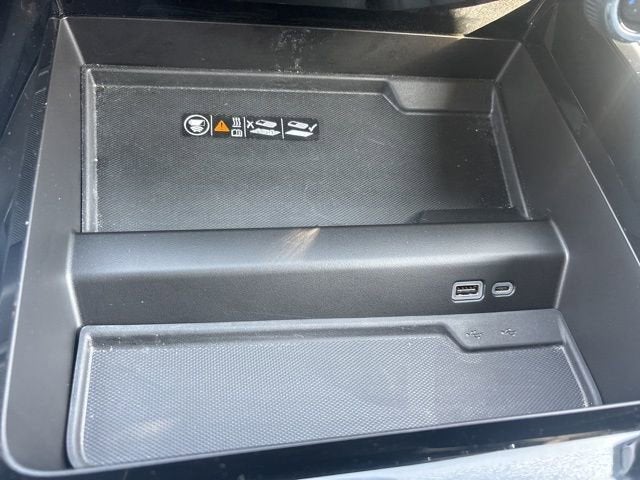 2025 Chevrolet Suburban LT