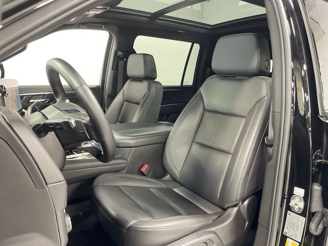 2025 Chevrolet Suburban LT