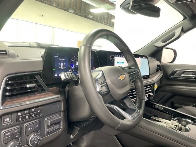 2025 Chevrolet Suburban LT