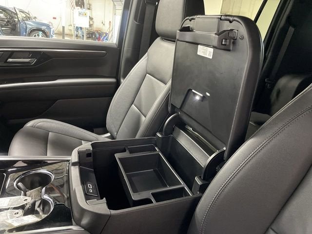 2025 Chevrolet Suburban LT