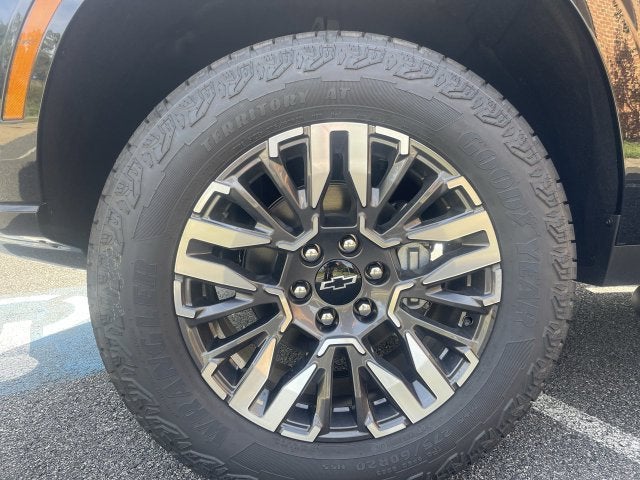 2027 Chevrolet Tahoe Z71 - Photo 10