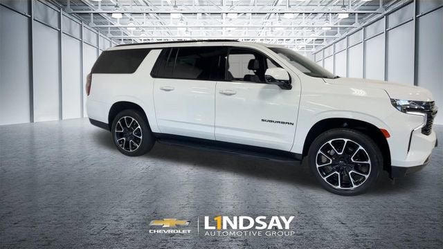 2023 Chevrolet Suburban RST
