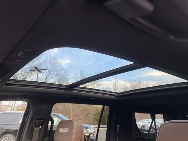 2023 Chevrolet Suburban High Country