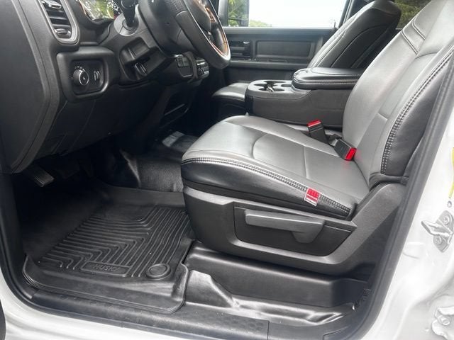 2023 RAM 3500 Tradesman Crew Cab 4x4 8' Box