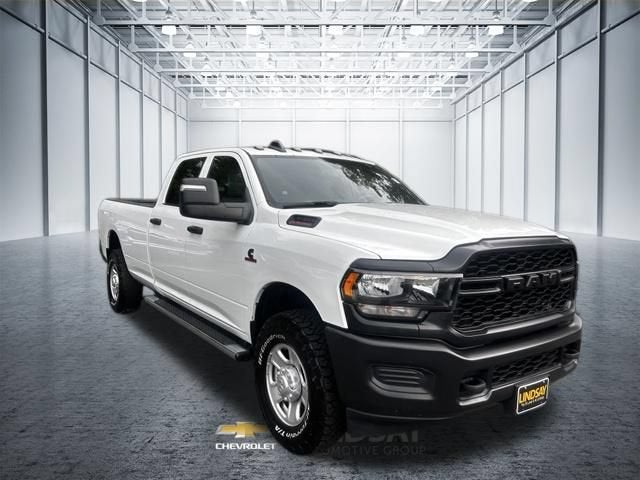 2023 RAM 3500 Tradesman Crew Cab 4x4 8' Box