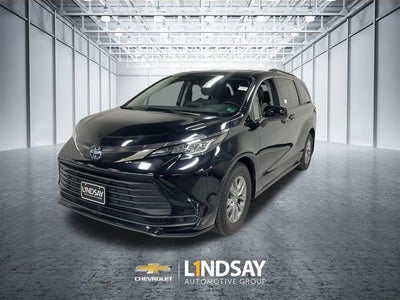 2022 Toyota Sienna LE