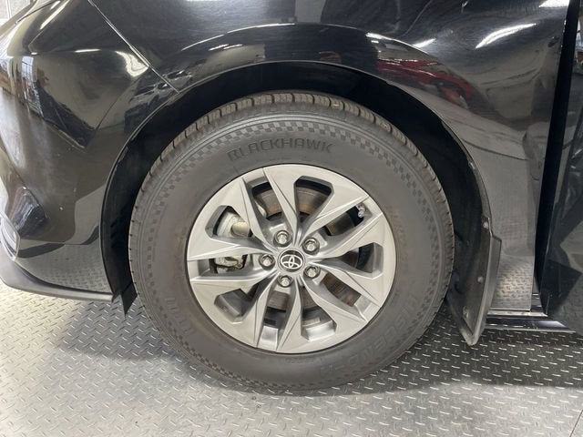 2022 Toyota Sienna LE