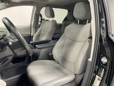 2022 Toyota Sienna LE