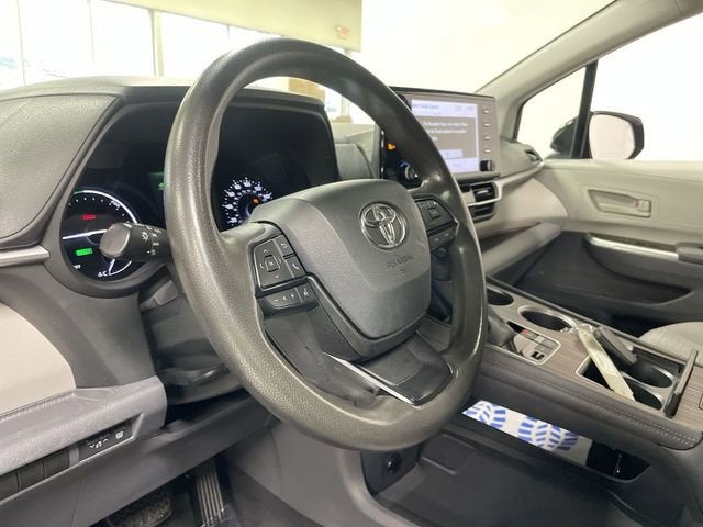 2022 Toyota Sienna LE