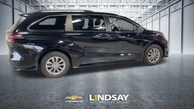 2022 Toyota Sienna LE