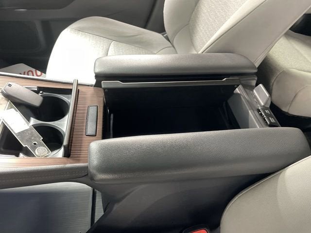 2022 Toyota Sienna LE