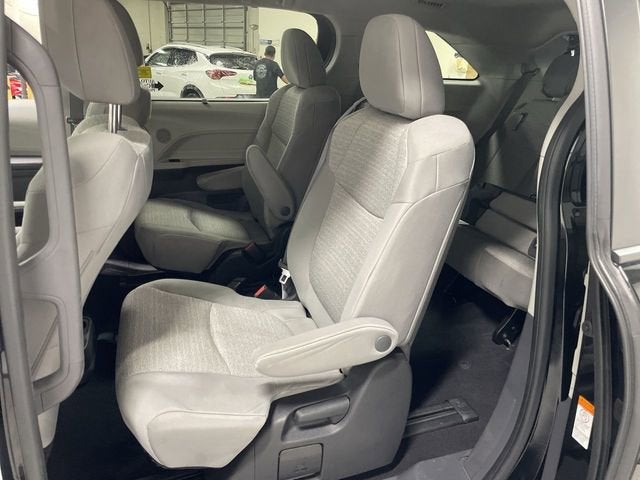 2022 Toyota Sienna LE