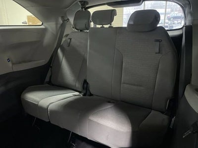 2022 Toyota Sienna LE