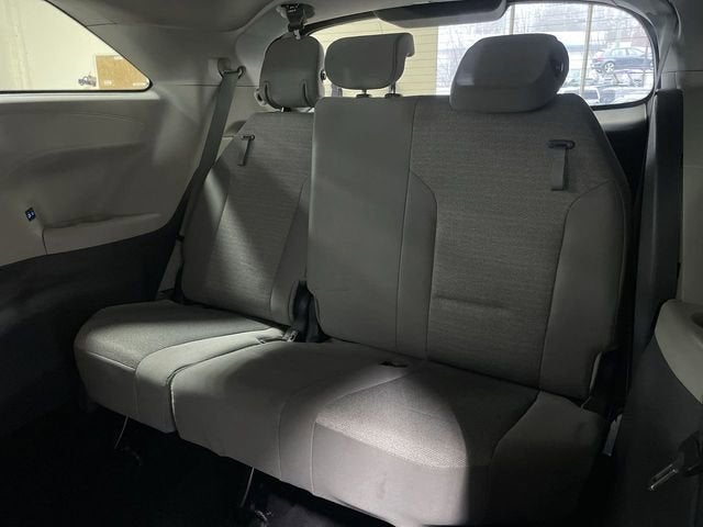 2022 Toyota Sienna LE