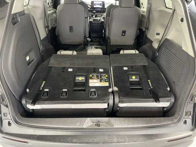 2022 Toyota Sienna LE