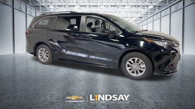 2022 Toyota Sienna LE