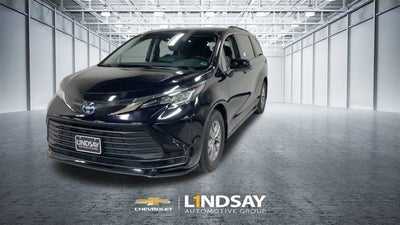 2022 Toyota Sienna LE