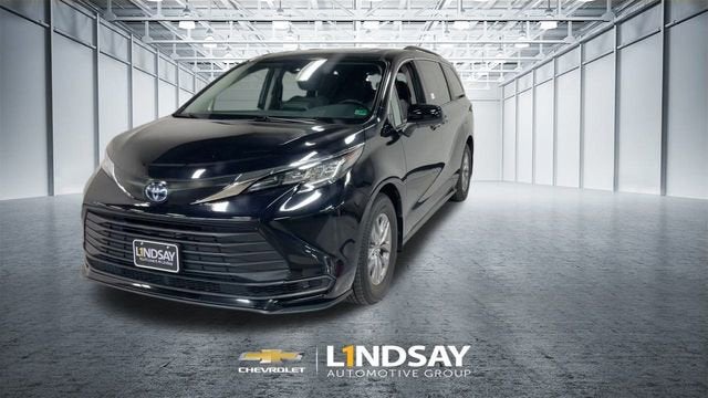 2022 Toyota Sienna LE