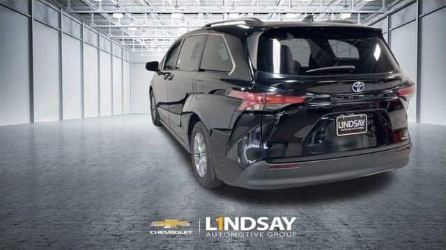 2022 Toyota Sienna LE