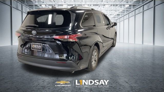 2022 Toyota Sienna LE